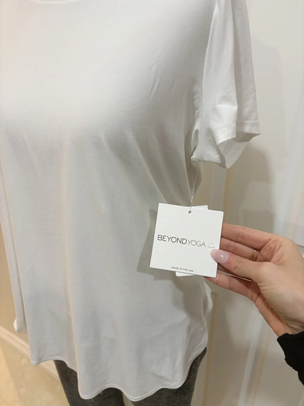 NWT Beyond Yoga Featherweight On The Down Low Tee White Size M - Picture 5 of 11